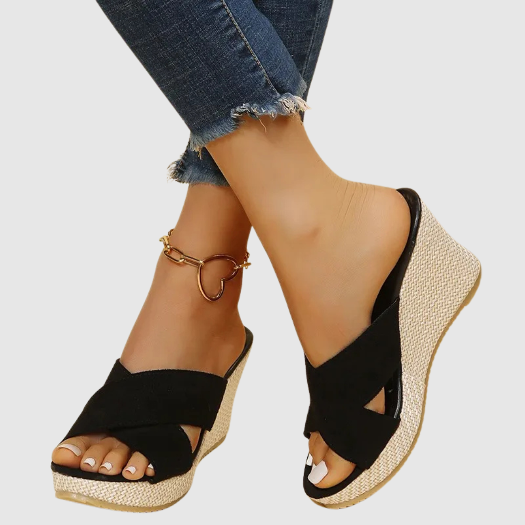 Nives - Eleganckie sandały na koturnie