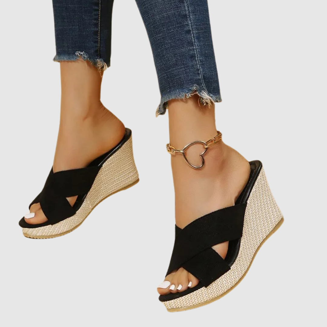 Nives - Eleganckie sandały na koturnie